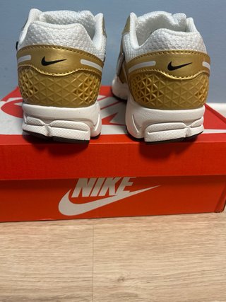 Nike Vomero 5 Oro Blanco