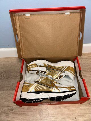 Nike Vomero 5 Oro Blanco