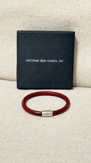 Pulsera cuero rojo cierre magnético, Antonio Ben C
