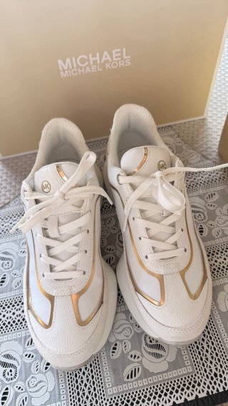 Zapatillas Michael Kors blanco con dorado