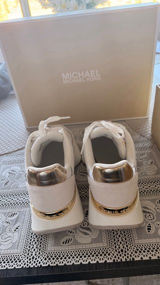 Zapatillas Michael Kors blanco con dorado