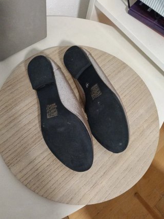 Mocasines plateados con cadena y pedrería