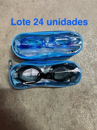 Lote 24 Gafas de natación con estuche