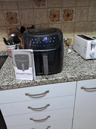 Freidora de aire Russell Hobbs negra