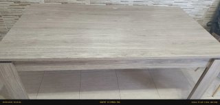 Mesa de madera beige y gris