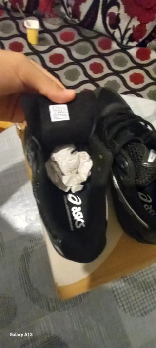 Zapatillas deportivas ASICS negras y plateadas