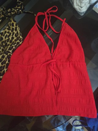 Blusa con estampado animal print y roja