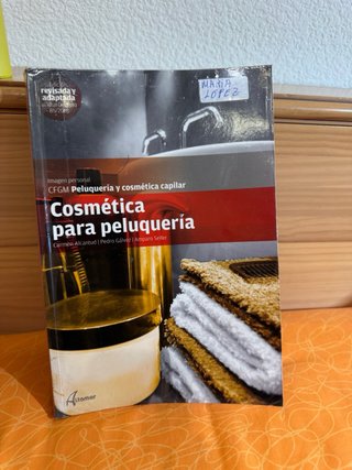 Libros de Grado medio de Peluquería.