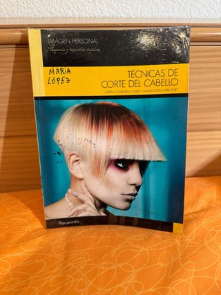 Libros de Grado medio de Peluquería.