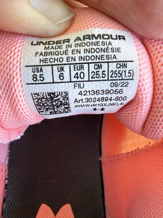 Zapatillas Under Armour Surge 3 rosas y blancas