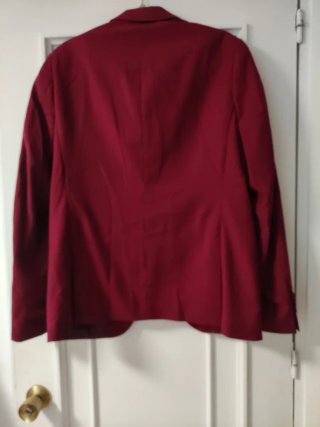 Traje bordeo como nuevo  De TZ fabricantes