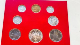 Álbum Vaticano:4 series unc: 25 monedas diferentes