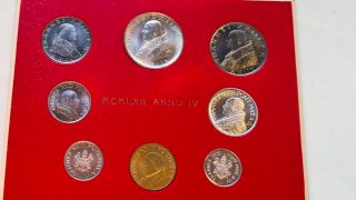 Álbum Vaticano:4 series unc: 25 monedas diferentes