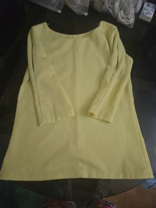 Blusa amarilla con cremallera