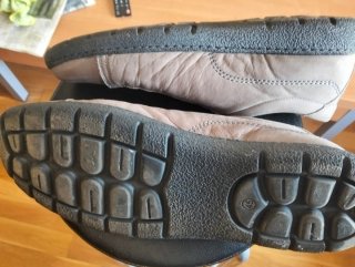 Zapatillas Beige y Negras