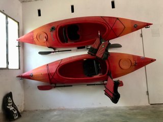 2 Kayaks Rojos con Accesorios