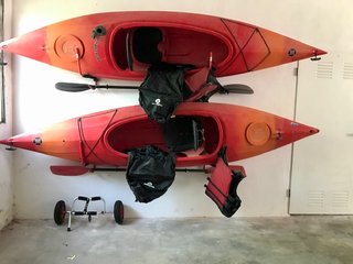 2 Kayaks Rojos con Accesorios