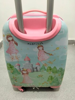 Maleta infantil con ruedas y diseño de princesas