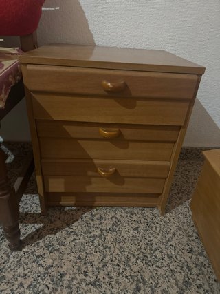 Mesita de noche de madera