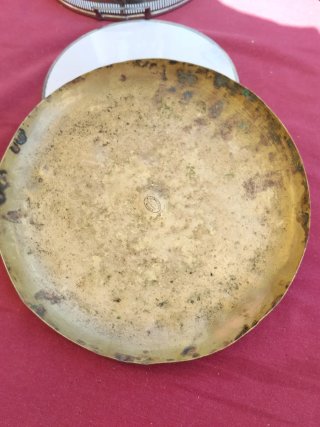 Plato de balanza antiguo de latón