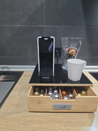 Cafetera nespresso  Krups  con cajón para cápsulas