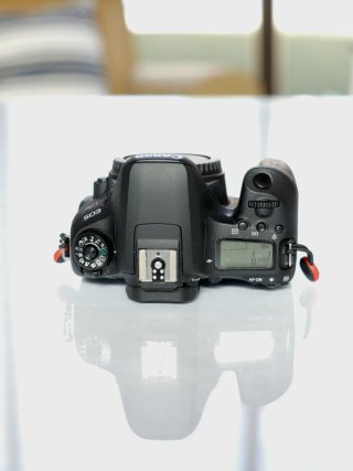 Cámara Canon EOS 77D (Solo Cuerpo)