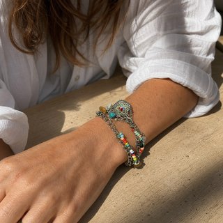 Pulsera Bohemía Multicapa con Abalorios