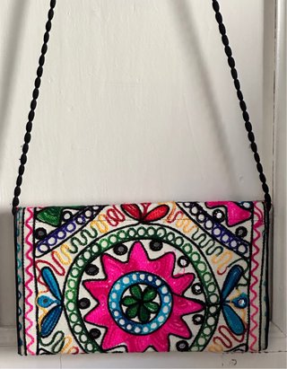Bolso Clutch bordado Hindú