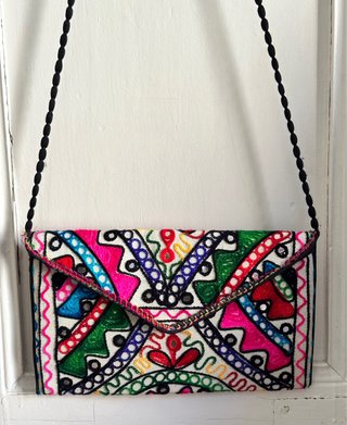 Bolso Clutch bordado Hindú