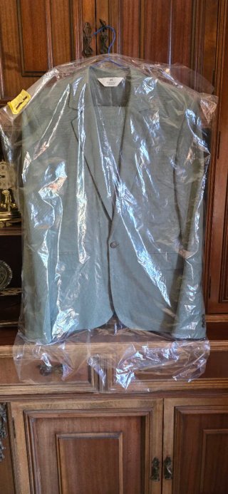 Traje verde para chico de H&M