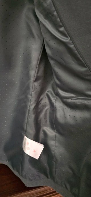 Traje verde para chico de H&M