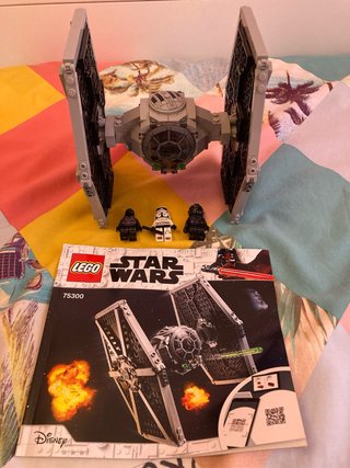 Lego Star Wars 75300 con 3 figuras