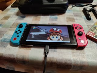 Nintendo Switch + Super Mario Odyssey