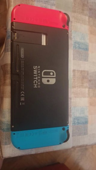 Nintendo Switch + Super Mario Odyssey