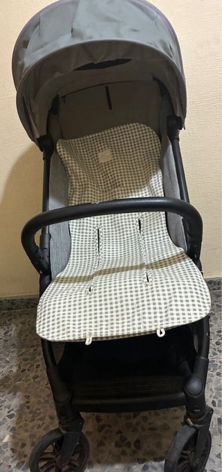 Carrito de bebé gris