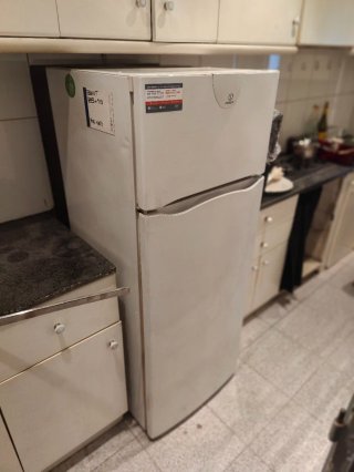 Nevera blanca con congelador