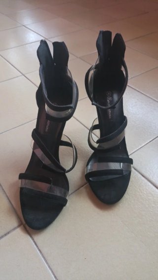 Sandalias de tacón aguja negras