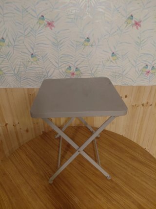 Mesa auxiliar plegable gris