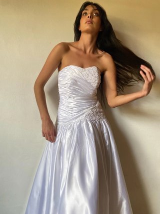 Vestido de novia vintage 90s encaje y pedrería.