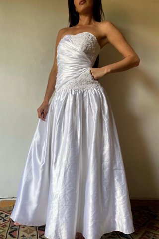 Vestido de novia vintage 90s encaje y pedrería.