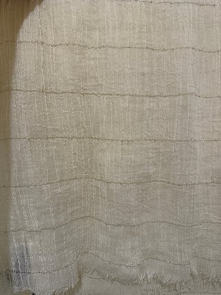 Pañuelo Parfois blanco roto con hilos dorados
