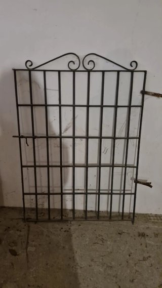 Reja antigua de hierro forjado 1.35×1.00