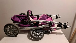 Cochecito de muñeca morado y rosa