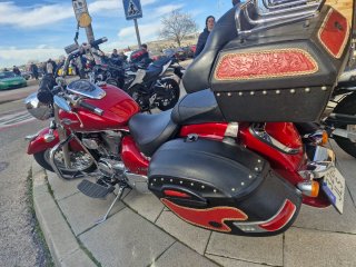 Suzuki Intruder C800 Cruiser Roja
