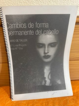 Libros grado medio de peluquería.