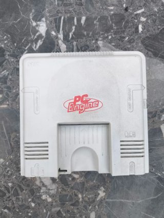 Consola NEC PC Engine con mando.
