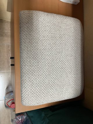 Tocador blanco con espejo y taburete