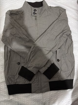 Chaqueta de cuadros gris y negra