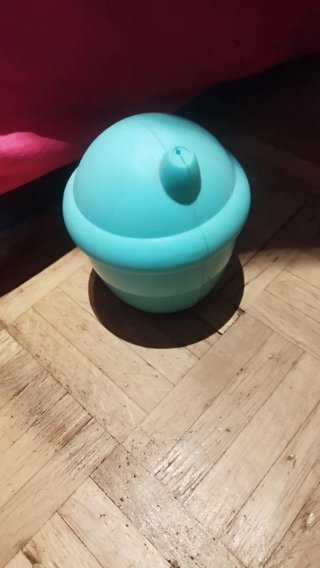 Bebé Llorón con su biberón