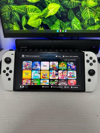 Nintendo Switch OLED M4G1C4 Vendo o cambio